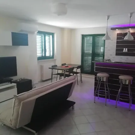 Marlen's House 펜션 베르날다